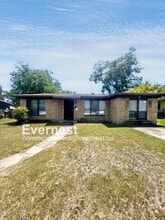 Building Photo - 618 Pilgrim Dr