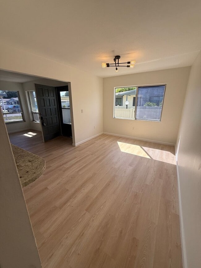 Building Photo - 2914 29th Ave W