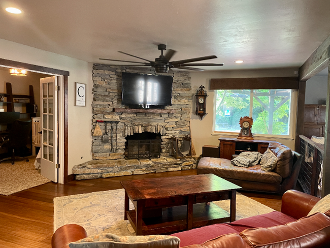 Building Photo - 2805 Fountain Oaks Dr