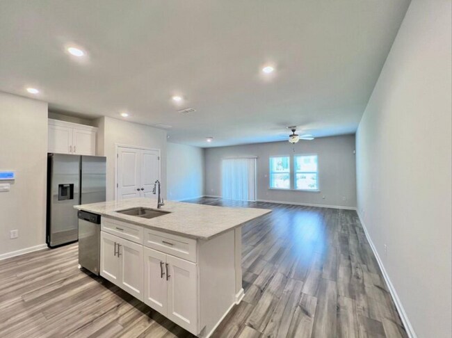 Foto del edificio - 1592 Villageside Ct