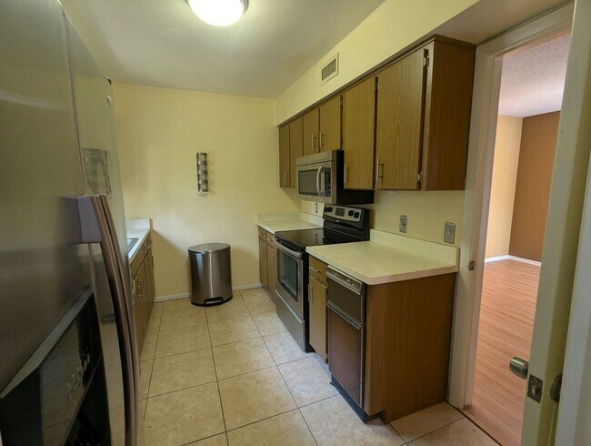 Building Photo - True Florida Living