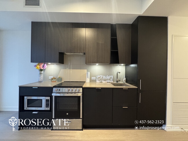 Building Photo - 1 Bedroom + Den Condo with 2 Bathrooms, Internet & Balcony in Mississauga