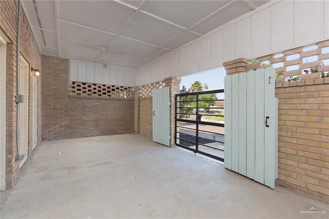 Building Photo - 2116 Joy St