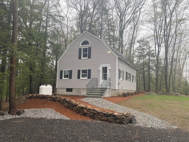 Building Photo - 102 New Templeton Rd