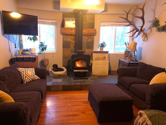 Building Photo - 520 2nd St