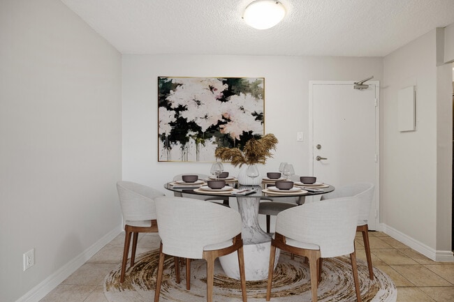 Building Photo - Renaissance Towers