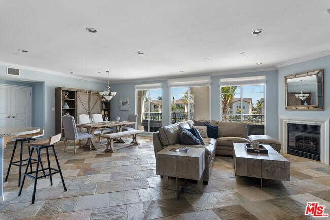 Building Photo - 4320 Tradewinds Dr