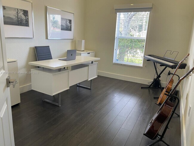 Foto del edificio - 17048 NW 19th St