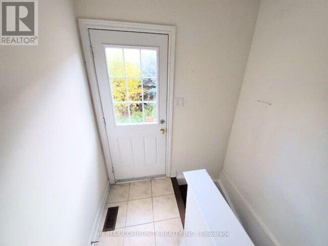 Photo du bâtiment - 56 Powell Dr