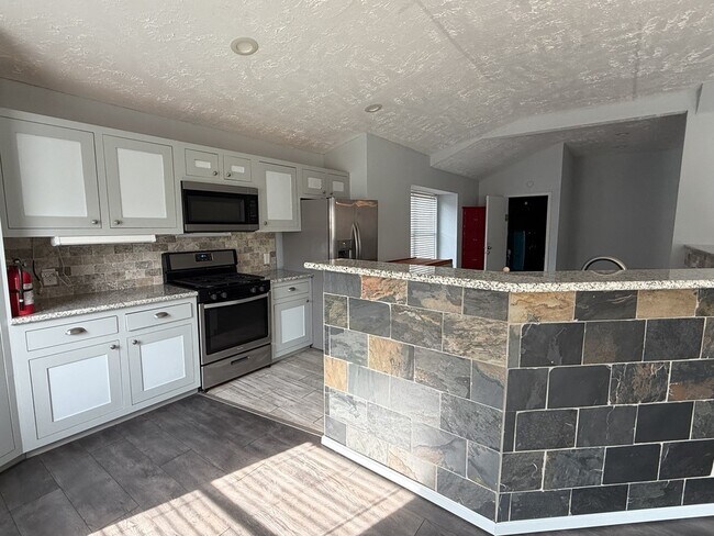 Foto del edificio - 306 Flora Vista Dr