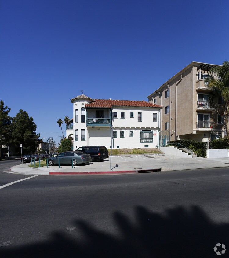 Foto del edificio - 4051-4065 W 4th St