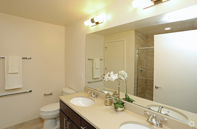 Second bathroom - Ovation 309