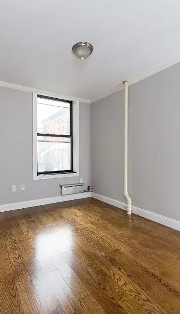 Foto del edificio - 393 E 10th St