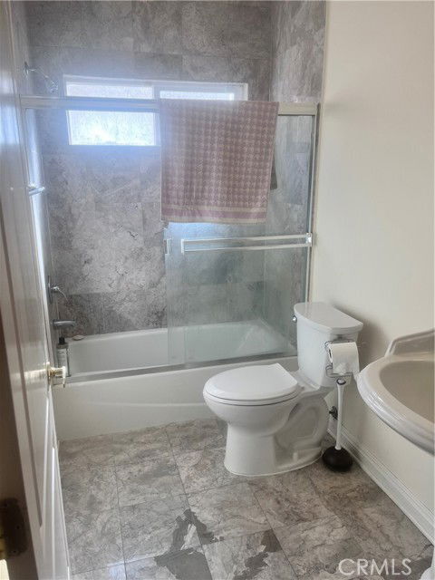 Foto del edificio - 7445 Yarmouth Ave