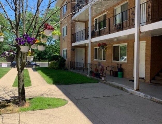 Foto principal - 4602 N River Rd