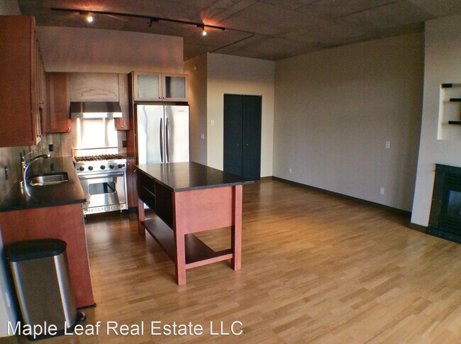 Building Photo - 2245 Eastlake Ave E