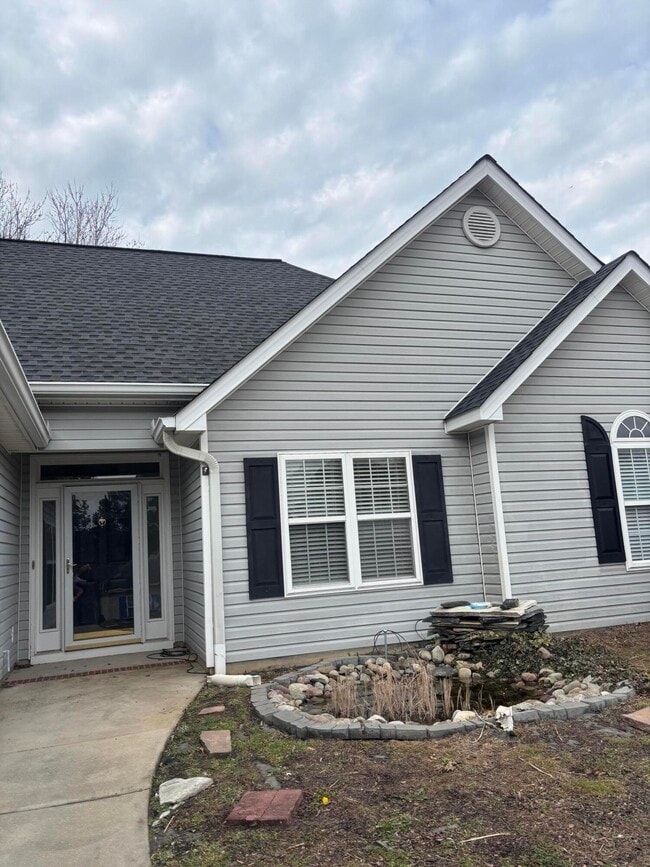 Building Photo - 158 Mallard Lake Dr