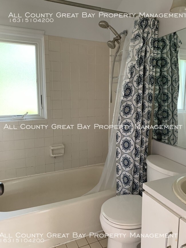 Building Photo - Cute 2 Bedroom Cottage in Patchogue