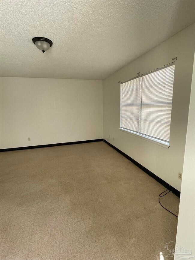 Foto del edificio - 1121 Lake Dr