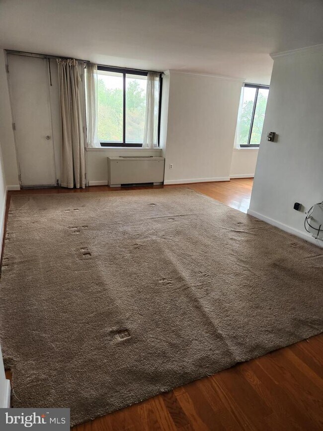 Foto del edificio - 4390 Lorcom Ln