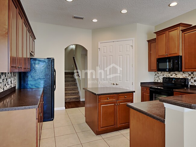Building Photo - 320 Valverde Ln