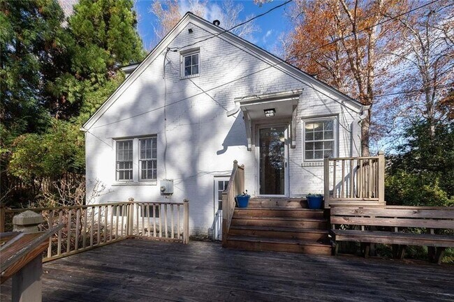 Foto del edificio - 444 Burlington Rd NE