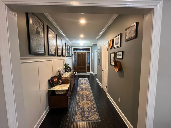 Foto del edificio - Beautiful 5 Bed 3 Bath Home! Fall 2026!