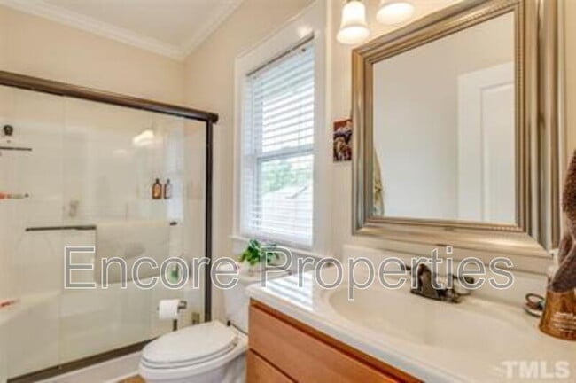 Foto del edificio - 1002 Monmouth Ave