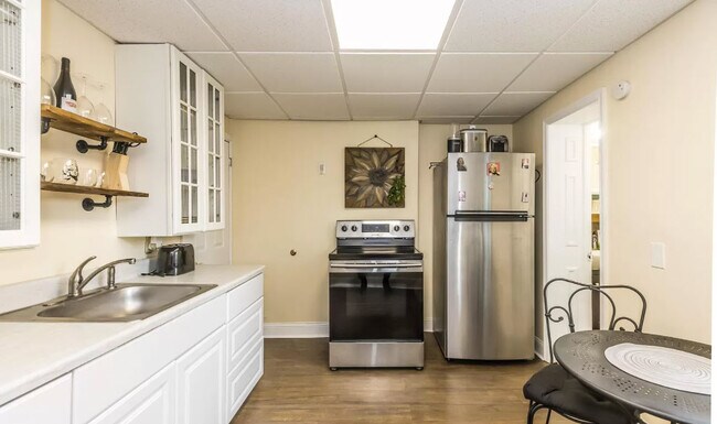 Kitchen - 19 Birch St