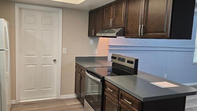 Foto del edificio - 6607 Merriewood Dr