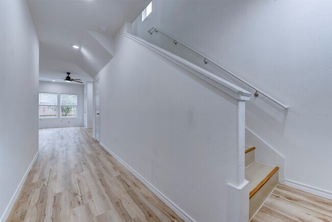 Foto del edificio - 8203 Woodlyn Rd