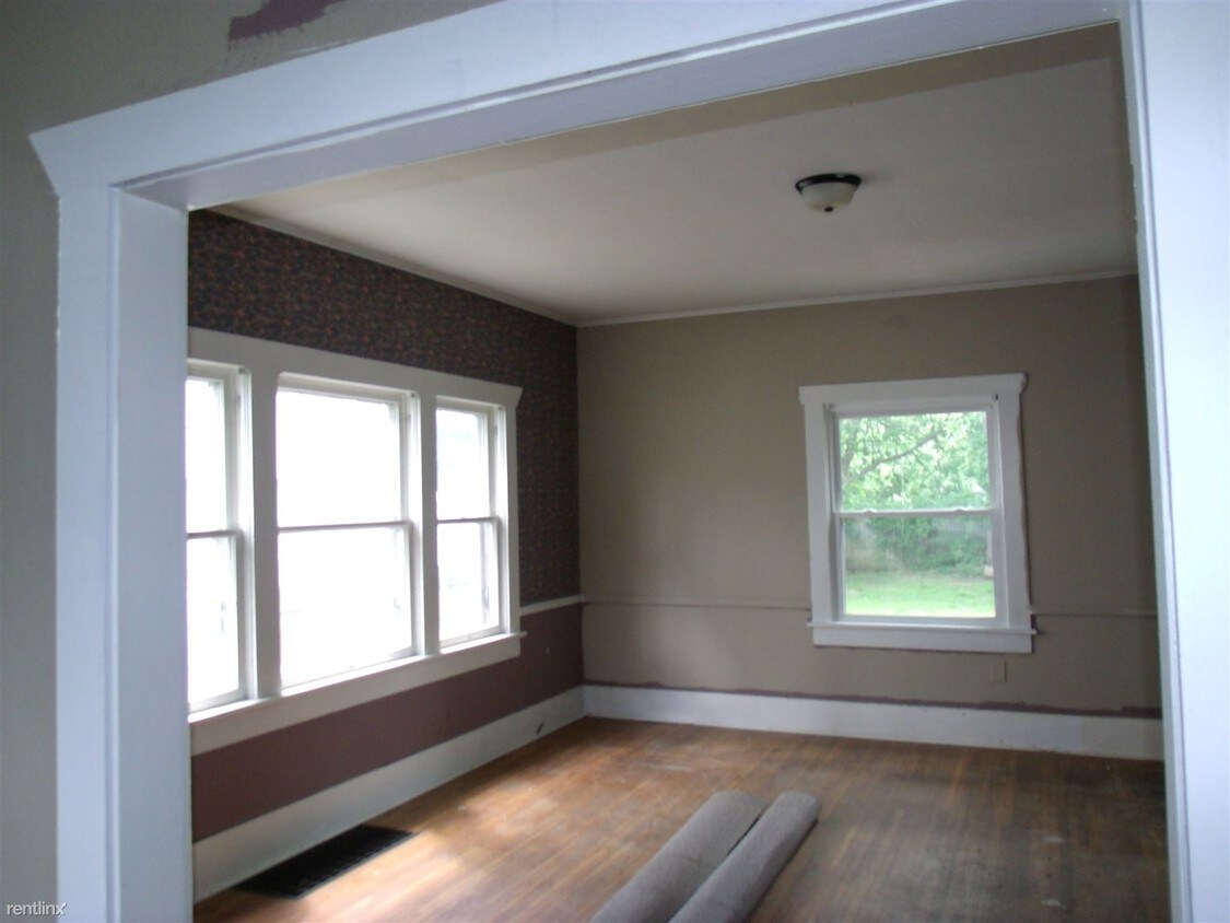 Building Photo - 3 br, 1 bath House - 1919 N Douglas Ave