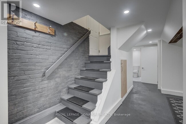 Building Photo - 125 Glenholme Ave