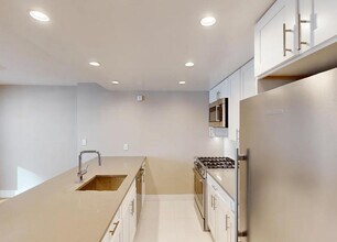 Building Photo - 80 N Moore St