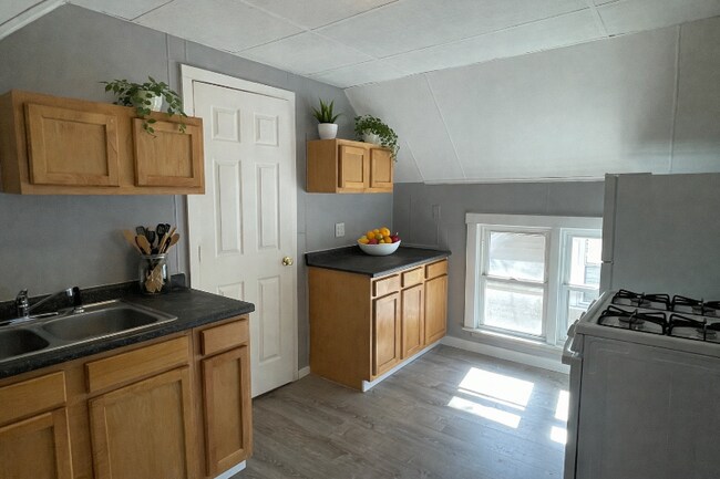 Foto del edificio - 1222 Eastern Ave SE