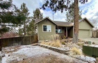 Building Photo - 1112 SW Long Creek Ln