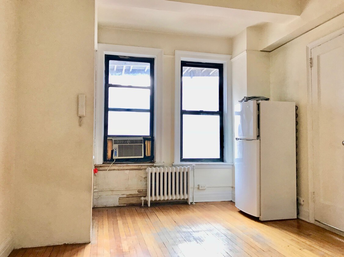 Primary Photo - 205 E 35th St