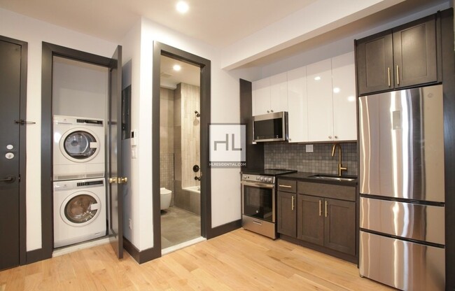 Building Photo - Exceptional 3BR/2Bath in Park Slope