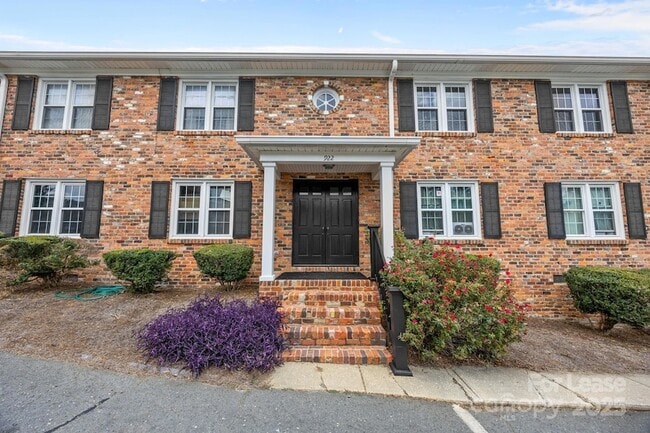 Building Photo - 922 McAlway Rd