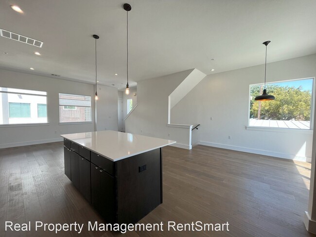 Building Photo - 3 br, 3.5 bath House - 505 Tillery Street, #4