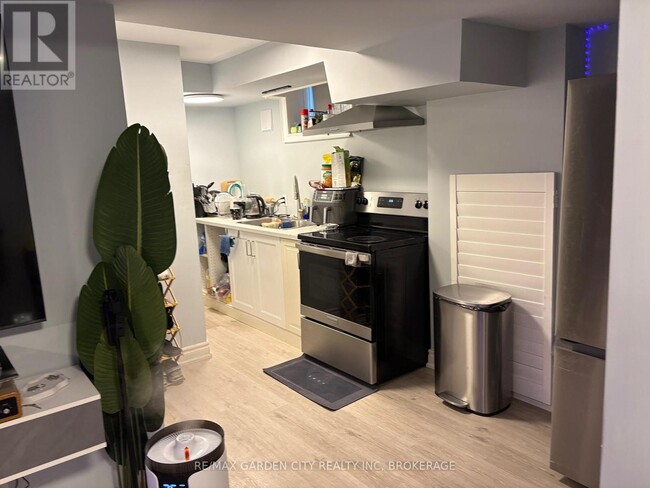 Building Photo - 33 Bounty Ave