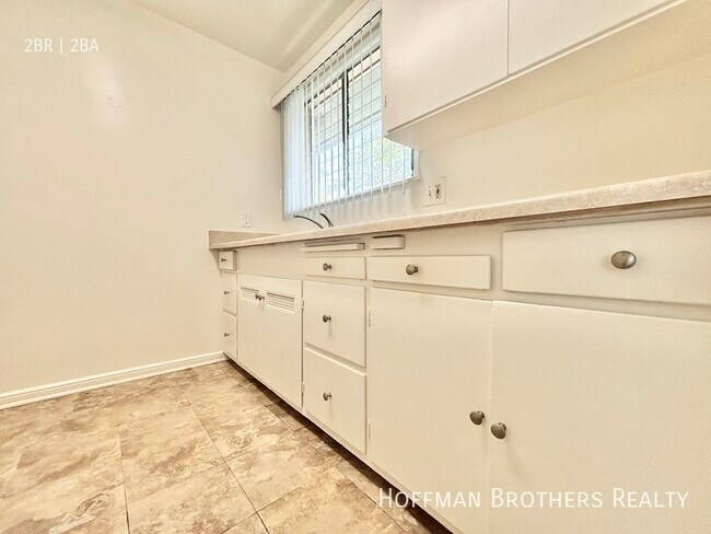 Building Photo - 326 Amherst Dr Burbank, CA 91504
