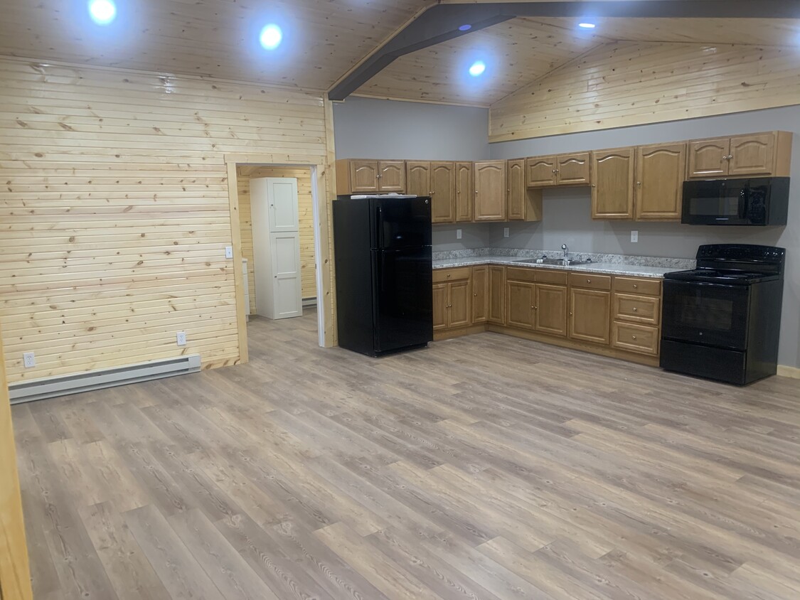 Large Open Kitchen - 347 S Pike St