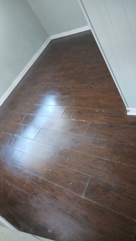 Building Photo - Spacious 2 Bedroom Apartment Available