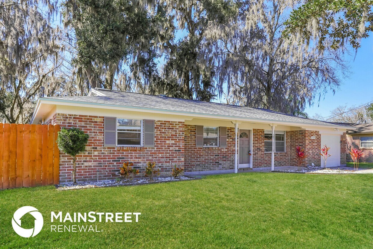 Primary Photo - 1220 Arbor Cir