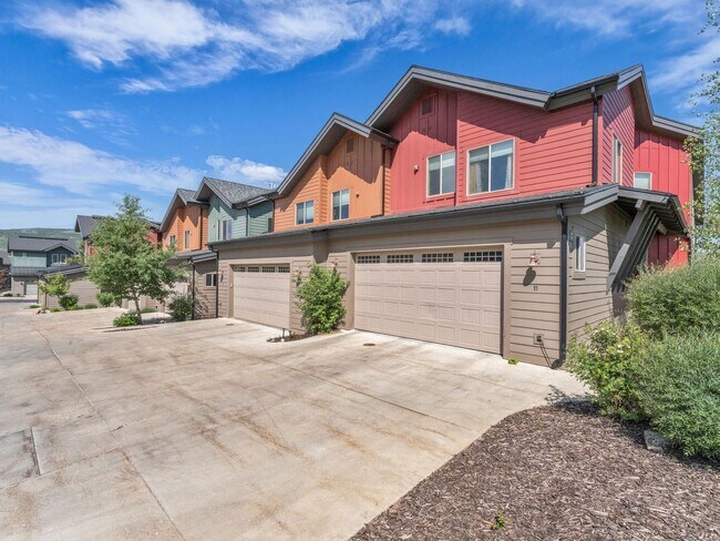 Building Photo - Quarry Village Townhome in Pinebrook