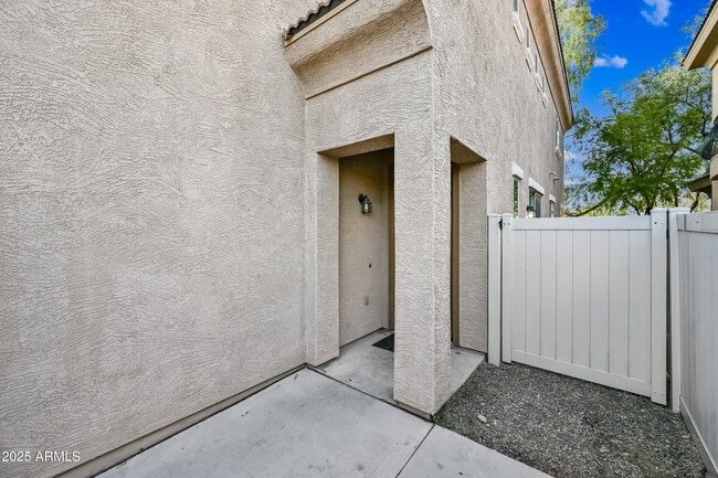 Building Photo - 1367 S Country Club Dr