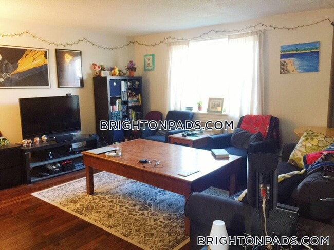 Building Photo - 15 Colborne Rd