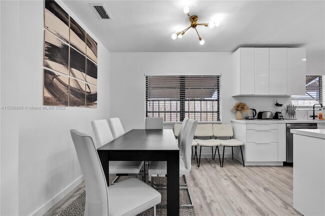 Foto del edificio - 1510 Normandy Dr