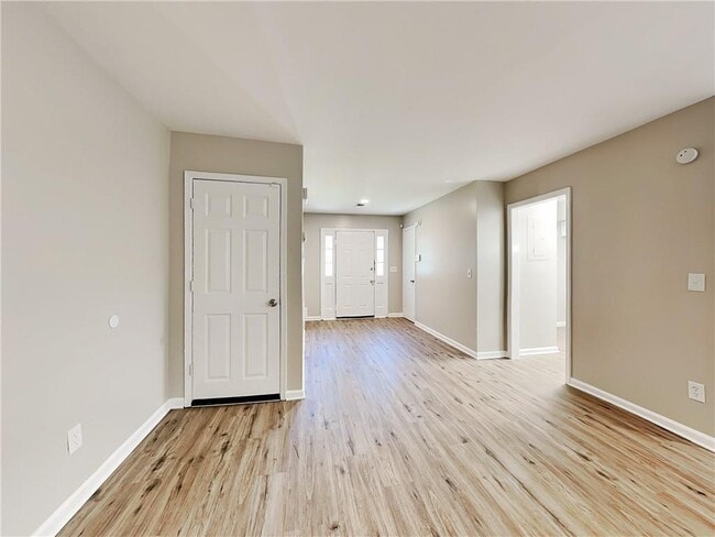 Building Photo - 5022 Hawthorne Ct